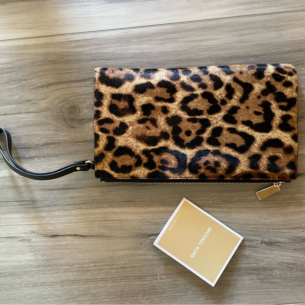 NWT Michael Kors Bedford Calf hair leopard print rectangular oversized wristlet - Picture 5 of 8